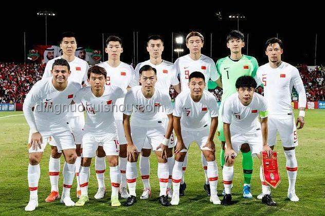 退钱哥发声：国足梦碎，未来路在何方？